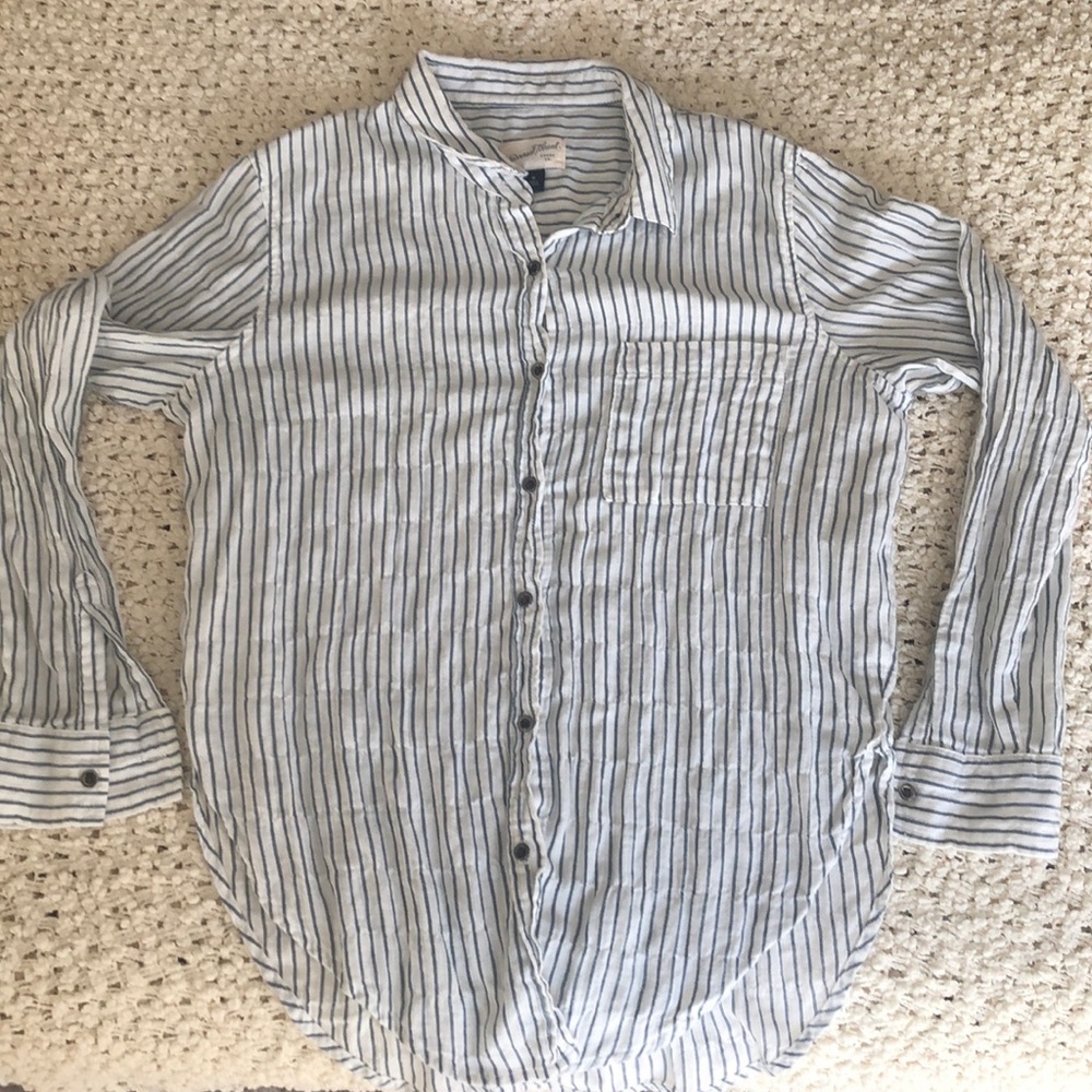 Universal Thread button down top